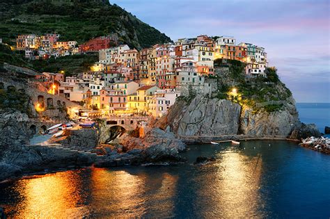 Die speziellen klimatischen bedingungen, die. Fotos von Ligurien Cinque Terre Park Italien Manarola Meer ...