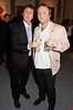 El cantante Paul McCartney junto a su hijo James en un evento ...