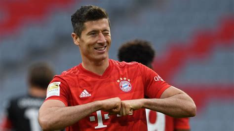 robert lewandowski zarobki w internecie ile zarabia na tik toku sport radio zet