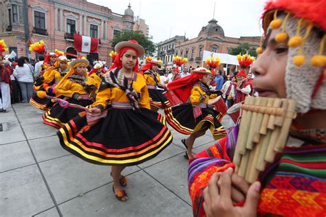 Folclore Eterno Peru 10711 10811