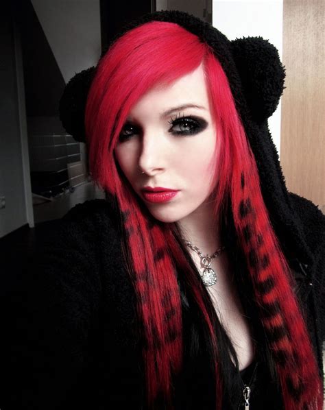 Get your hair colored in gradients for a look you can make awesome patterns with black and red hairstyles. emo girl, ira vampira, scene queen, colorful hair, purple ...