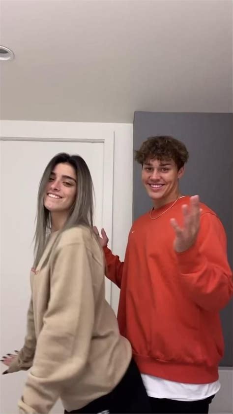 Dixie Damelio Tik Tok With Noah Beck Vídeo Papel De Parede Da