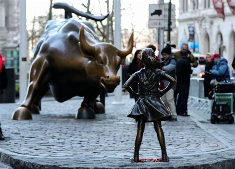 Thousands Want The Wall Streets Fearless Girl Statue To Become Permanent Statue Charging
