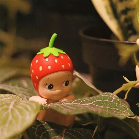 Sonny Angel Hippers Harvest Mini Figure Strawberry Designer Toy New