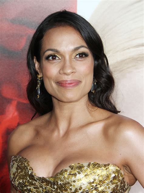 Rosario Dawson Shows Off Her Cleavage For You The Fappening Leaked