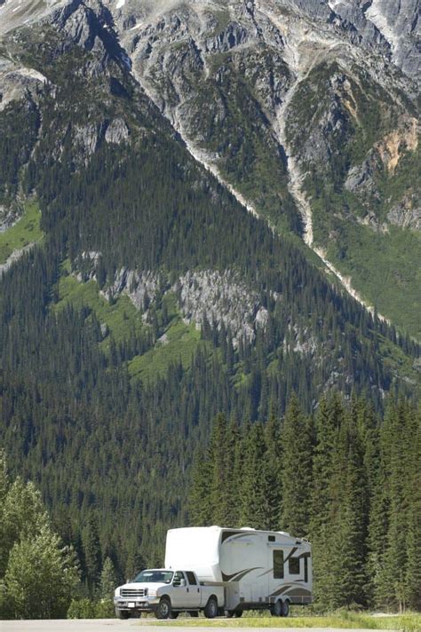 Crossroads cruisers are undoubtedly one of the best fifth wheels in the market and the top choice of camping lovers. 7 of the Best-Built Fifth Wheels on the Market - Camper Report