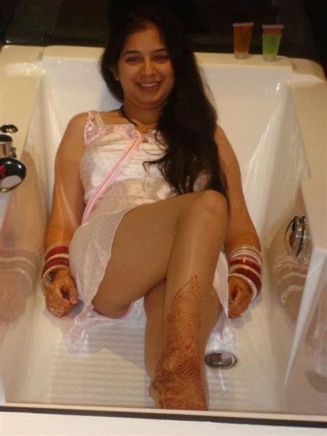 Desi Girls Desi Usa Girl In Bathroom Girl Taking Bath