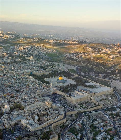 800px Jerusalem 2013 Aerial Templemount03 Israel