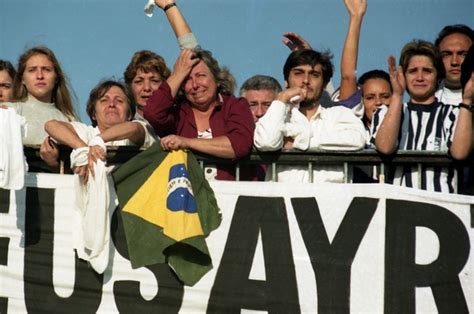 Fotos Resgatam Tristeza No Brasil Com A Morte De Ayrton Senna Há 25