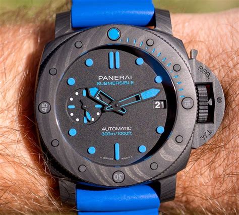 Review Of The Panerai Submersible Carbotech Pam960 Dive Watch