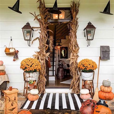 20 Beautiful And Festive Fall Front Porch Decorating Ideas