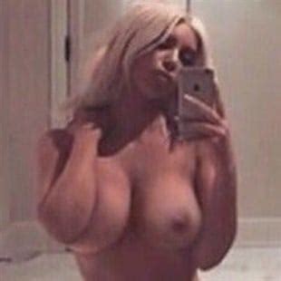 Kim Kardashian Nude Selfie Uncensored
