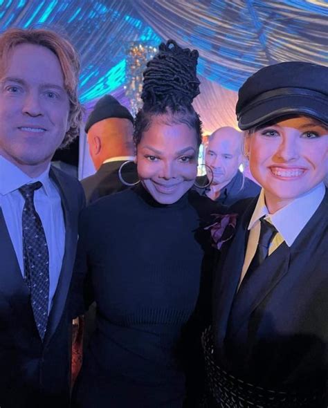 larry birkhead and daughter dannielynn take a backstage snap with janet jackson doyouremember