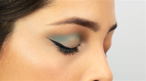 How To Apply Blue Eyeshadow 12 Steps With Pictures Wikihow
