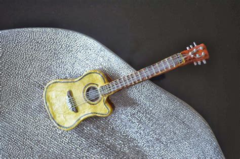 Niruzart Guitar Clay Model
