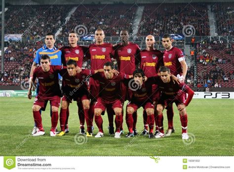 t͡ʃefeˌre kluʒ of sinds cfr cluj terugkeerde naar de top in 2004, vertrouwt het voor zijn succes steeds meer op. CFR Cluj s-a calificat în play-off-ul Europa League cu un ...