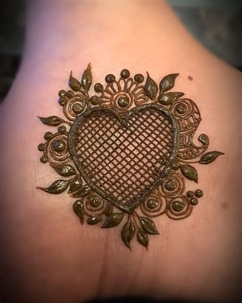 Heart Pattern Mehndi By Nighatkazimhennapro Henna Designs Henna Tattoo Designs Arm Mehndi
