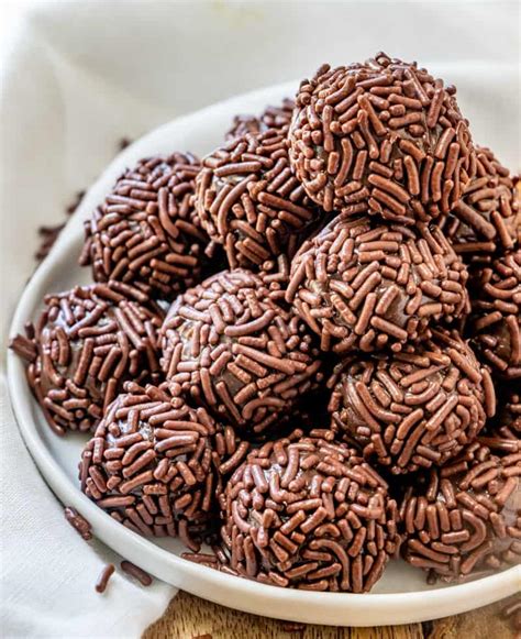 Brigadeiro de Leite Moça tradicional Receitas da Mama