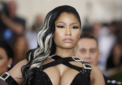 Nicki Minaj Flashes Her Assets In A Low Cut Diamond Bra Ibtimes India