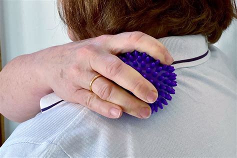 how to use a massage ball the physio company