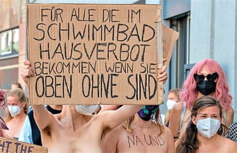 Oben Ohne Demo F R Frauenrechte In Augsburg