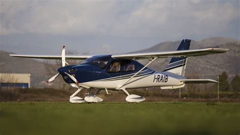 Easa Certificeert Sterkere Motor Tecnam P2010 Piloot And Vliegtuig
