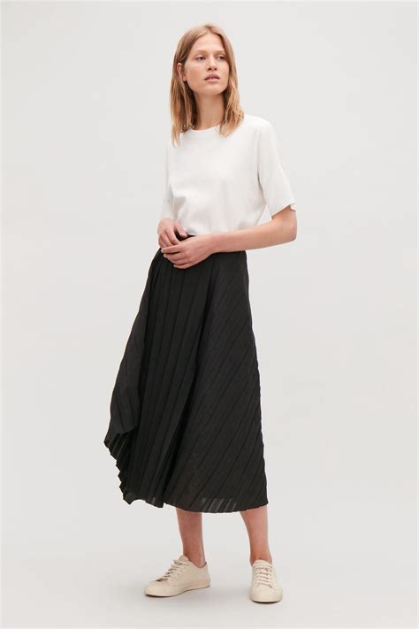 Cos Pleated Asymmetric Skirt Black 12 In 2019 Pleated Skirt Outfit