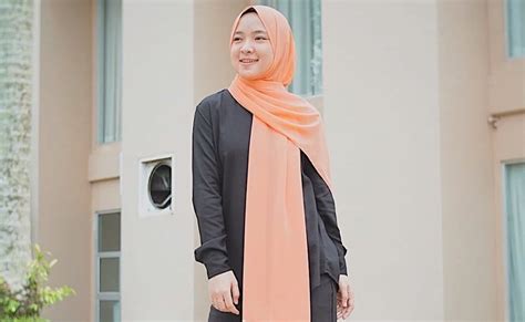Khoirunnisa atau lebih dikenal dengan nissa sabyan (lahir di lumajang, jawa timur, 23 mei 1999; Biodata, Profil, dan Fakta Nissa Sabyan