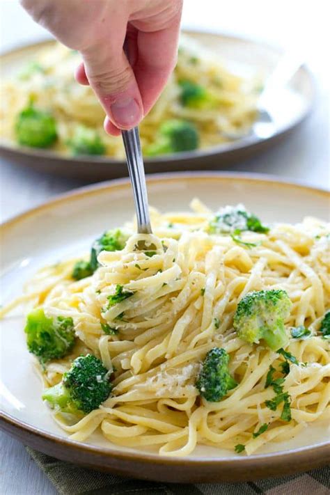 20 Minute Broccoli Garlic Fettuccine Alfredo