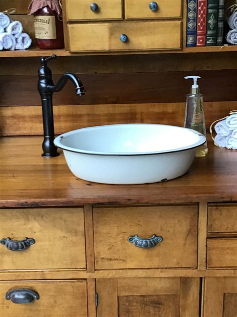 20 Vintage Farmhouse Bathroom Sink