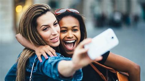 How To Click Perfect Selfies Pcquest