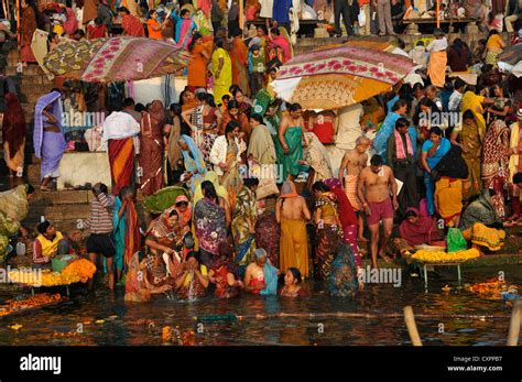 Devotees Hi Res Stock Photography And Images Alamy