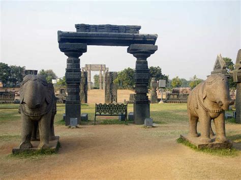 Hyderabad To Warangal ವಾರಂಗಲ್‌ನ 1000 ಕಂಬದ ಬಸದಿ ಕೋಟೆ ಭದ್ರಕಾಳಿ ದೇವಸ್ಥಾನದ ವಿಶೇಷತೆ ಏನು ಗೊತ್ತಾ