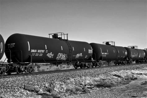 Oil By Rail Volumes Decreasing While Risks Remain Desmog