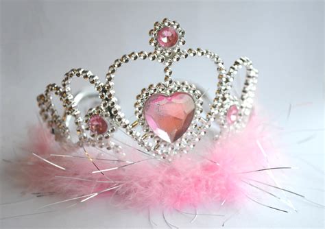 cute pink princess crown by roniakiil on deviantart