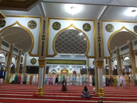 Solat Magrib Di Mesjid Raya Baitul Izzah Bengkulu Akhirnya 24 Jam Di Buka Yurmawitas Blog
