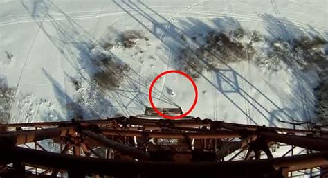 Base Jumpers 120 Metre Death Plunge After Parachute