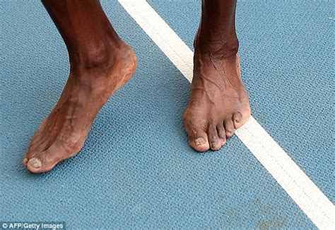Shaquille Oneal Horrifies Viewers With Gross Foot Daily Mail Online