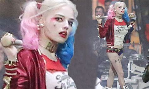 Margot Robbie Transforms Into Harley Quinn On Suicide Squad Set Daily Mail Online