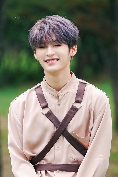 Lee know (i am who). Pin by 𝕂𝕒𝕟𝕤𝕤𝕤 (ﾉ´ヮ´)ﾉ*:･ﾟ on Kpop | Lee know stray kids ...