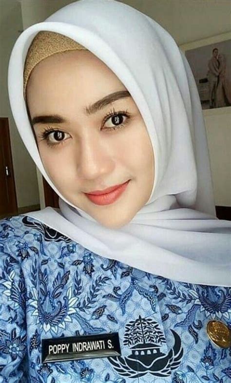 Tentang percintaan, sekolah, keluarga, idol, dll. Wanita Cantik Dengan Baju Korpri Jilbab Kerudung In 2019 Hijab