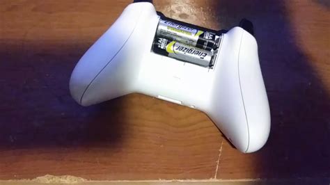 How To Change The Batteries In An Xbox One Controller Youtube