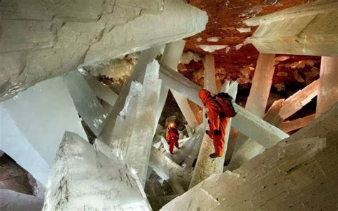 墨西哥巨型水晶洞丨这里一滴水含有两亿病毒！