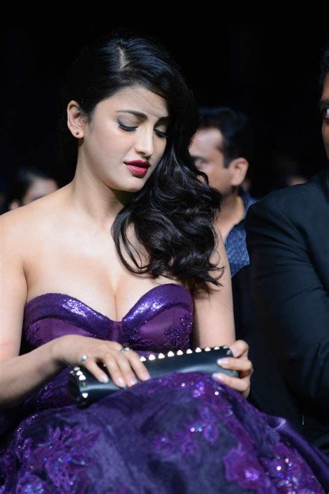 Shruti Haasan Displays Her Sexy Figure In A Purple Revealing Gown At Iifa Utsavam Awards 2016