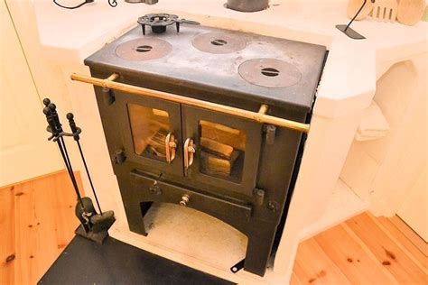 We manufacture both modern scandinavian design wood houses and classic style country homes. Danish Scan 4 vedspis / wood stove / cooking range / houtfornuis | Cocinas, Estufas