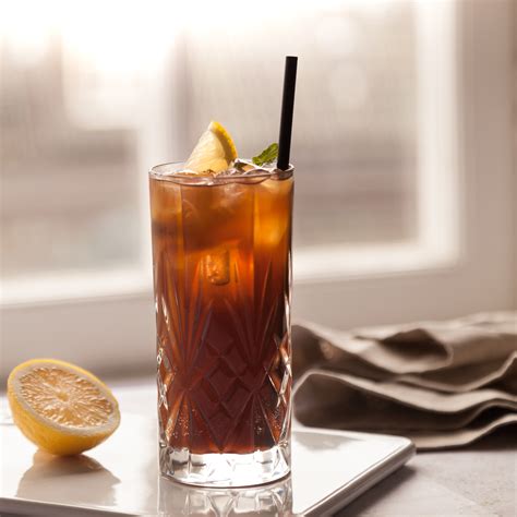 It's also possible the drink sprung up in the '70s at a bar in long island, or maybe at a tgi friday's. Long island iced tea - Recept - Tasteline.com