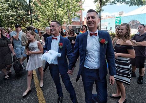 Midnight Marriages Usher In Australias Same Sex Wedding Laws