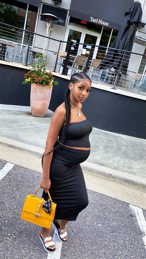 𝐦𝐨𝐨𝐬𝐢𝐞𝐡𝐨𝐞 Pregnant black girl Stylish maternity outfits Cute