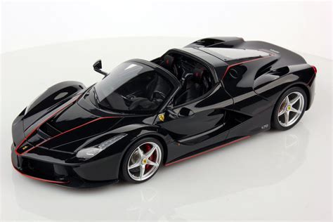 With that, the la ferrari reminds to the glorious forms of the late 1960s ferrari sports prototypes such as the 330 p4. FIRST PICTURES OF FERRARI LAFERRARI APERTA 1:18 | MR Collection Models