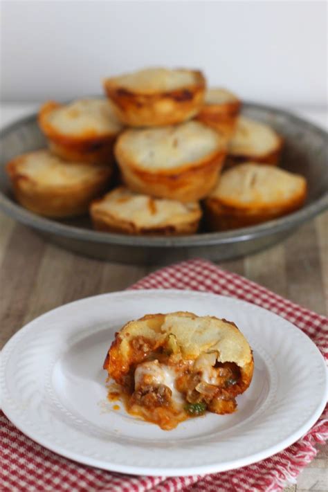 Twelve creative pie crust ideas for you to make your pies look amazing. Pizza Pie Meal in a Muffin | Cooking recipes, Cheese crust ...